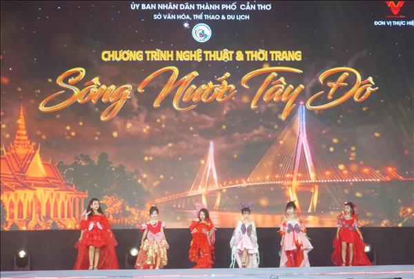 Ấn tượng Chương trình nghệ thuật và thời trang Sông nước Tây Đô