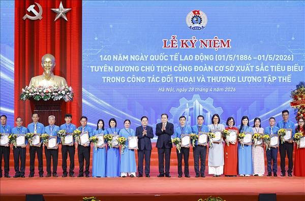 Chủ tịch Quốc hội Trần Thanh Mẫn: Các cấp công đoàn tập trung nâng cao năng suất lao động và tăng trưởng hai con số