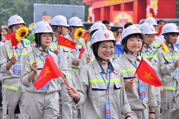 Hanoi parade honours workers ahead of International Labour Day