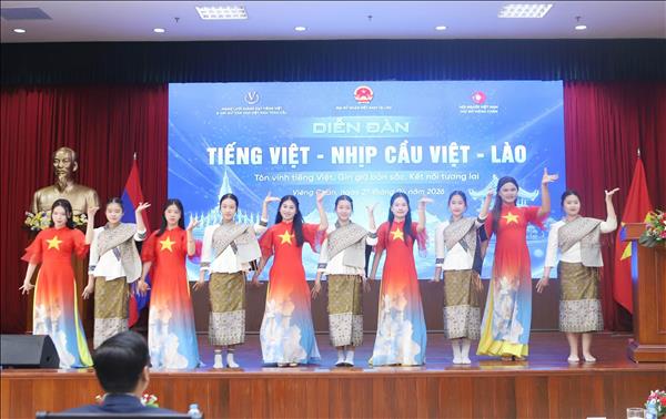 Forum promotes Vietnamese language preservation among community in Laos