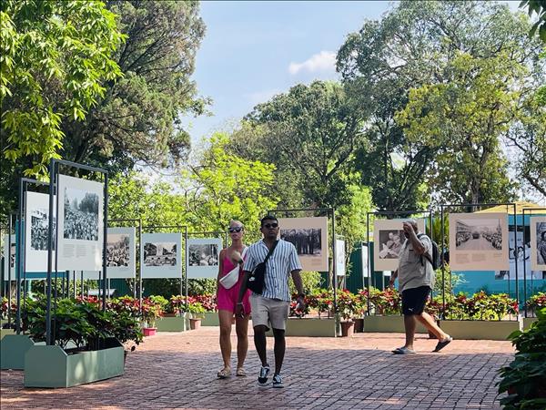 Triển lãm Âm vang ngày mới tái hiện hành trình đất nước sau ngày thống nhất