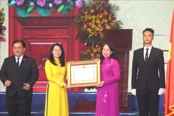Phó Chủ tịch nước Võ Thị Ánh Xuân trao Huân chương Lao động hạng Nhất cho Saigontourist Group