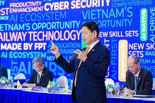 日本政府、FPTグループ会長に旭日章を授与