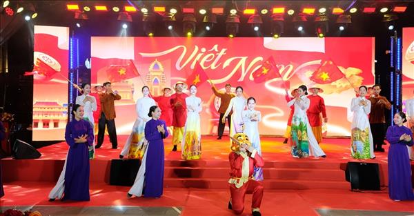 ກະ​ຊວງ​ຕຳຫຼວດ ໄຂລາຍ​ການ Gala ປະ​ເທດ​ຊ​າ​ດ​ສະ​ຫງົບ​ສຸກ ຢູ່ ດ່າ​ໜັງ