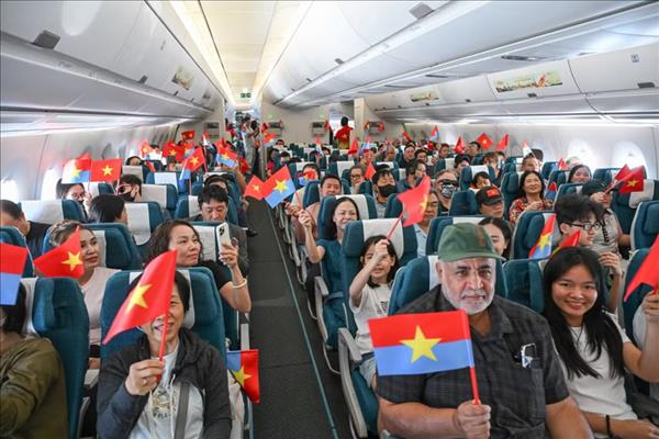 Chuyến bay đặc biệt kỷ niệm ngày Giải phóng miền Nam của Vietnam Airlines
