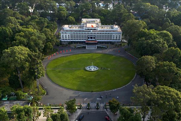 Le Laos félicite le Vietnam pour le 51e anniversaire de la Libération du Sud et de la Réunification nationale