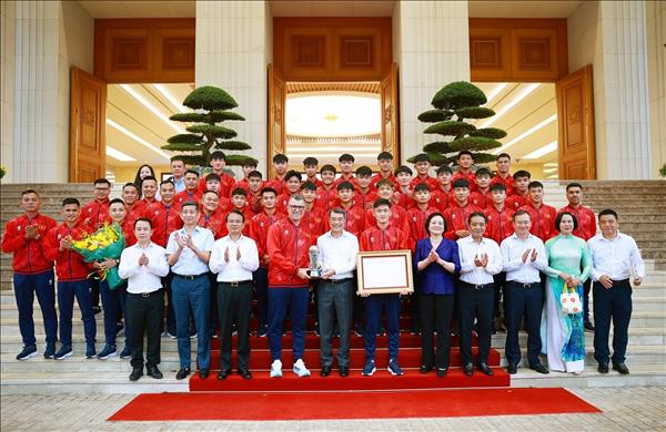 Football : Le PM félicite les champions dAsie du Sud-Est U17 et fixe le cap sur le Mondial