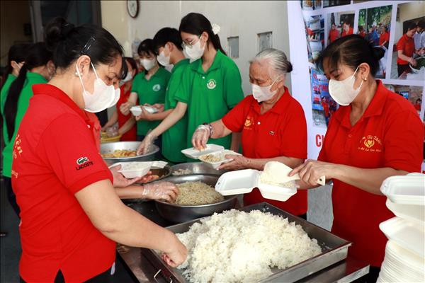 Free meal initiative brings nutrition to disadvantaged patients