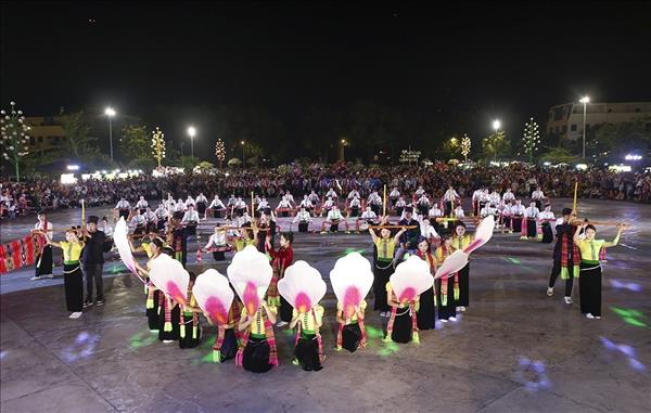 Ấn tượng hội thi Lung linh vòng Xòe năm 2026 tại Lào Cai