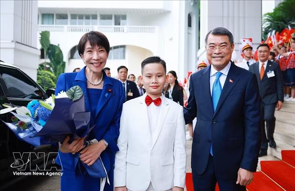 Premier vietnamita encabeza ceremonia de bienvenida a su homóloga japonesa