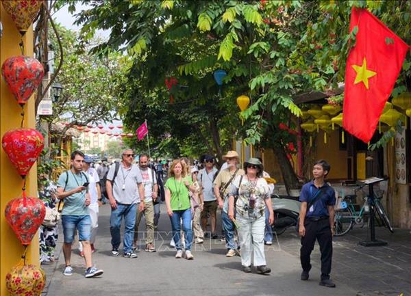Việt Nam đón hơn 2 triệu lượt khách quốc tế trong tháng 4/2026