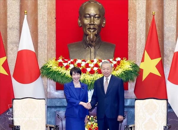 Máximo dirigente vietnamita recibe a primera ministra de Japón