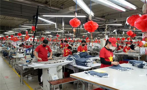 Comercio de Vietnam alcanza 94,32 mil millones USD en abril de 2026