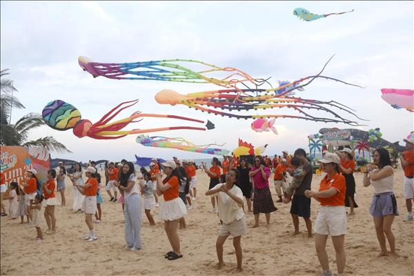 Kích cầu du lịch thành công, các địa phương hút khách dịp nghỉ lễ