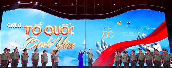 Tổ quốc bình yên thắp sáng sông Hàn