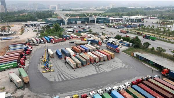 Kim ngạch xuất nhập khẩu qua Cửa khẩu quốc tế Móng Cái đạt hơn 6,2 tỷ USD