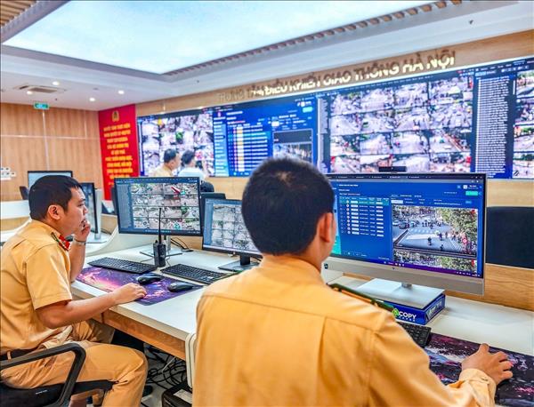 Cận cảnh nơi không có ngày nghỉ để giữ nhịp giao thông Thủ đô