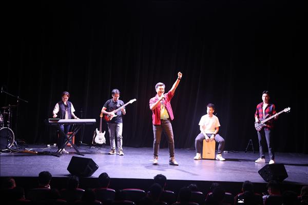Vietnamese students in Singapore promote homelands culture through music