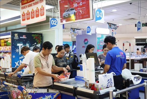Bùng nổ sức mua tại siêu thị, trung tâm thương mại TP. Hồ Chí Minh dịp lễ 30/4