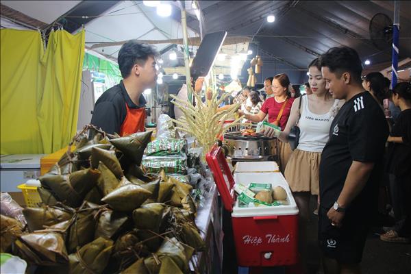 Du lịch miền Tây bứt phá dịp nghỉ lễ