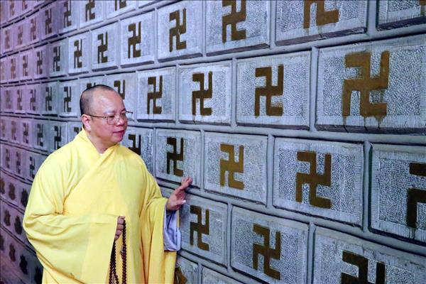 琼丘寺被公认为亚洲拥有最多‘卐字石刻墙体之寺