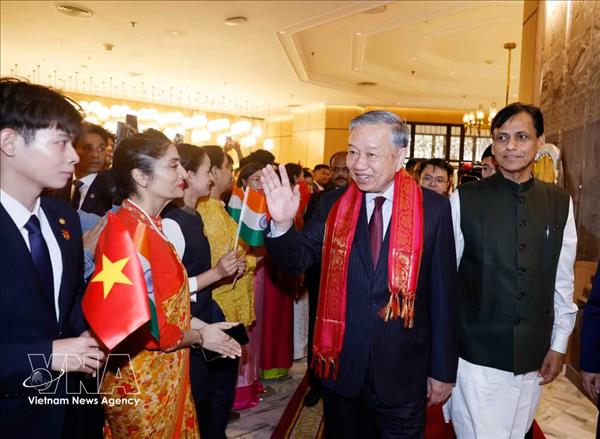 越共中央总书记、国家主席苏林开始对印度进行国事访问