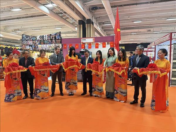Vietnam space opens at Foire de Paris