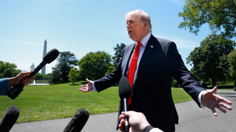 ປະ​ທາ​ນາ​ທິ​ບໍ​ດີ ອາ​ເມ​ລິ​ກາ Donald Trump ຍ້ອງ​ຍໍ​ສາຍ​ພົວ​ພັນ​ອັນ​ດີ​ງາມ​ກັບ ຈີນ ກ່ອນ​ເວ​ລາ​ເດີນ​ທາງ​ໄປ​ຢ້ຽມ​ຢາມ ປັກ​ກິ່ງ