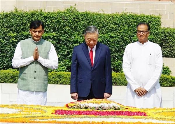 Máximo dirigente de Vietnam rinde homenaje a Mahatma Gandhi y Ho Chi Minh en su visita a India