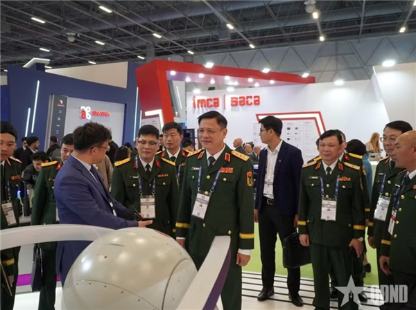Le Vietnam participe au Salon de la défense et de laérospatiale SAHA 2026