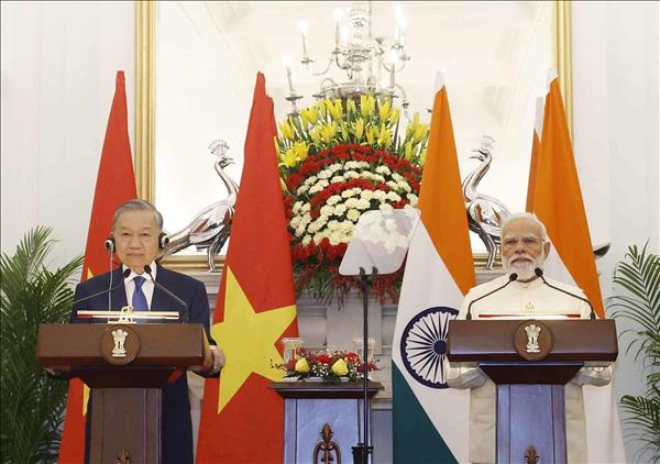Vietnamese, Indian leaders meet the press in New Delhi