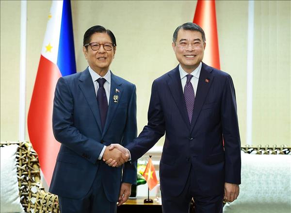 Thủ tướng Lê Minh Hưng gặp Tổng thống Philippines