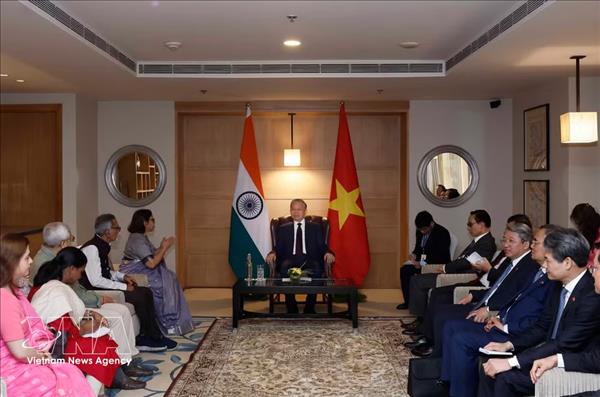 Máximo dirigente vietnamita recibe a presidenta de Asociación de Amistad India-Vietnam