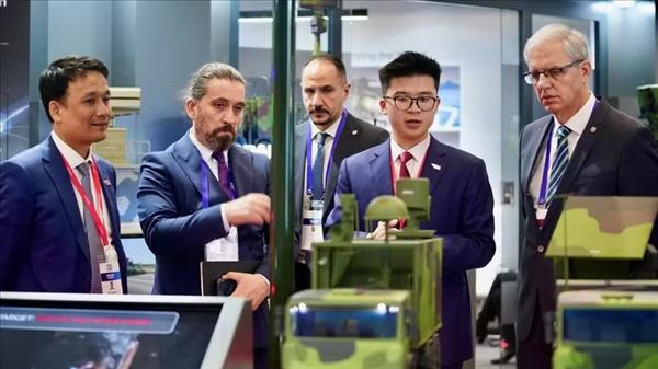Viettel High Tech représente sa gamme de produits au salon de la défense SAHA 2026