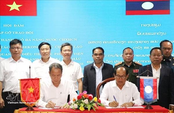 越南岘港市与老挝塞公省加强合作 保障边境口岸交通与出入境便利化
