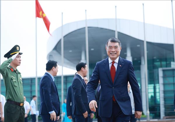 PM heads to 48th ASEAN Summit in Philippines