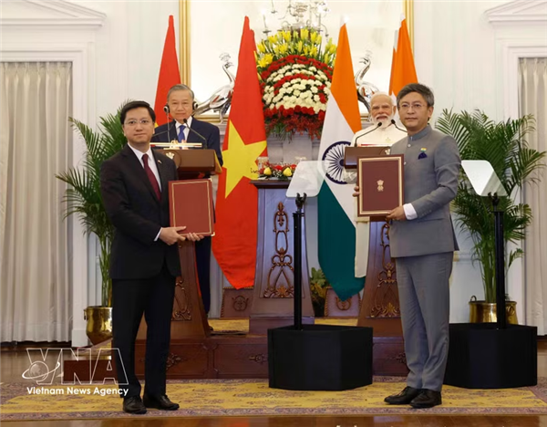 Líderes de Vietnam e India presencian firma de acuerdos de cooperación bilateral