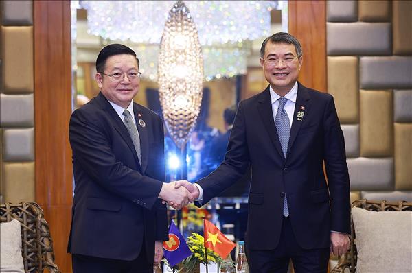 越南总理黎明兴会见东盟秘书长高金洪