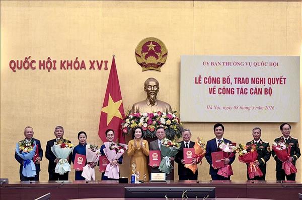 Phó Chủ tịch Quốc hội Nguyễn Thị Thanh dự Lễ Công bố, trao Nghị quyết của Ủy ban Thường vụ Quốc hội về công tác cán bộ