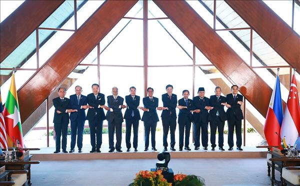 Vietnamese PM puts forward proposals to address multidimensional challenges at 48th ASEAN Summit