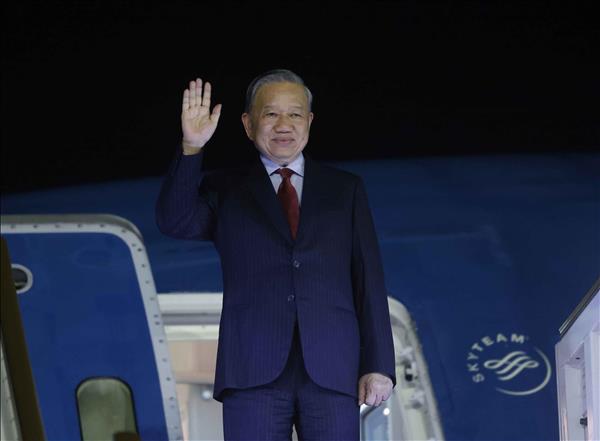 Top Vietnamese leader begins state visit to Sri Lanka