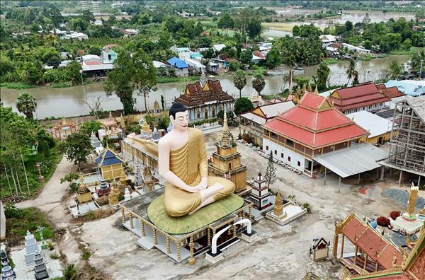 Quần thể tượng Phật quy mô lớn ở ngôi chùa Khmer An Giang