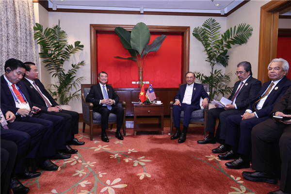 レ・ミン・フン首相　ASEAN首脳らと相次ぎ会見
