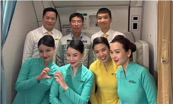 Un neurologue vietnamien sauve un passager étranger en plein vol Hanoi-Paris