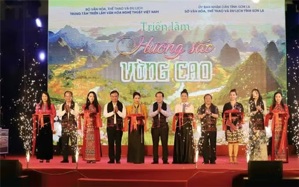 高原色彩展览：弘扬各民族文化精髓