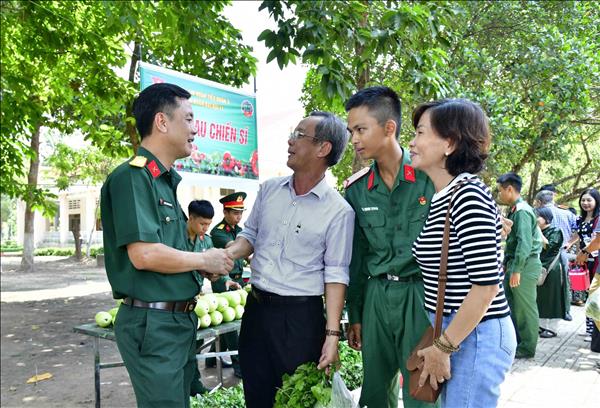 Kết nối gia đình, đơn vị và chiến sỹ mới trong quá trình huấn luyện tân binh