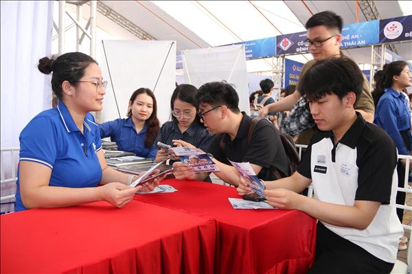 Mở rộng cơ hội nghề nghiệp cho sinh viên ngành Y dược