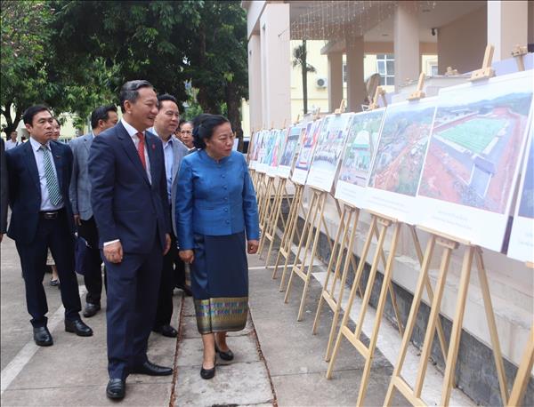Đại sứ quán Việt Nam tại Lào tổ chức triển lãm ảnh Gắn kết chiến lược Việt Nam - Lào 