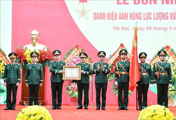 ກົມ 16 (ກົມ​ໃຫຍ່ 2) ຈັດ​ພິ​ທີ​ຮັບ​ນາມ​ມະ​ຍົດ​ວິ​ລະ​ຊົນ​ກຳ​ລັງ​ປະ​ກອບ​ອາ​ວຸດ​ປະ​ຊາ​ຊົນ