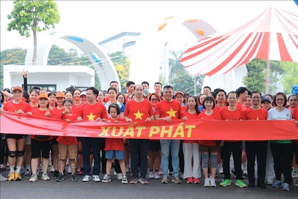ໂຄງການເພື່ອຊຸມຊົນ ໜຶ່ງພັນບາດກ້າວ - ລ້ານຫົວໃຈແຂງແຮງ